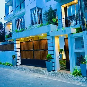 8 Luxury 3* Negombo